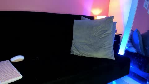 Bella Ponce  online show from November 16, 2025, 12:16 am