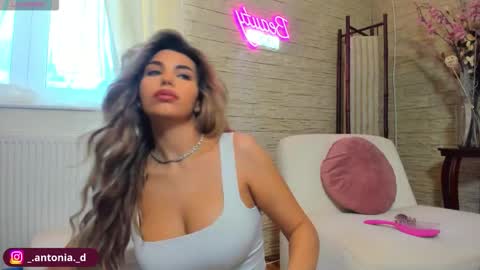 bella_posh online show from February 3, 2026, 7:46 am