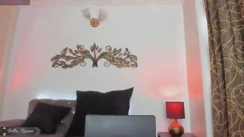 Snapshot of bella_roxe chatting on December 15, 2025, 4:22 pm Bella roxe online show from December 15, 2025, 4:22 pm