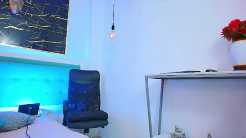     online show from November 9, 2025, 8:40 pm