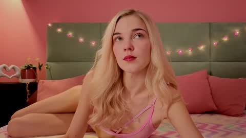 Bella NEW ROOM online show from May 2, 2026, 1:21 am