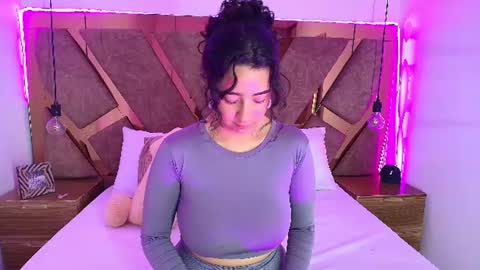 Bella Swwan  online show from July 5, 2026, 10:50 pm