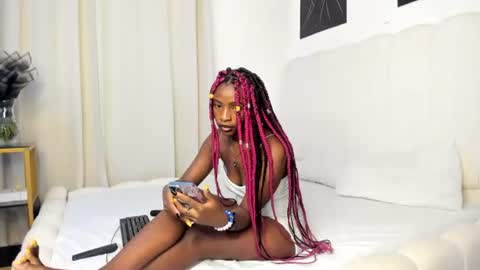 Snapshot of bella_thequeen chatting on June 25, 2026, 5:12 am Bella sweetpea online show from June 25, 2026, 5:12 am