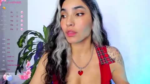 Snapshot of bella_thorne3 chatting on December 6, 2024, 3:30 am Bella online show from December 6, 2024, 3:30 am