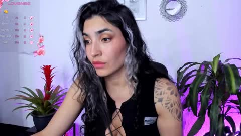 Snapshot of bella_thorne3 chatting on January 19, 2025, 1:10 am Bella online show from January 19, 2025, 1:10 am