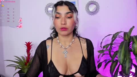 Snapshot of bella_thorne3 chatting on February 8, 2025, 2:15 am Bella online show from February 8, 2025, 2:15 am