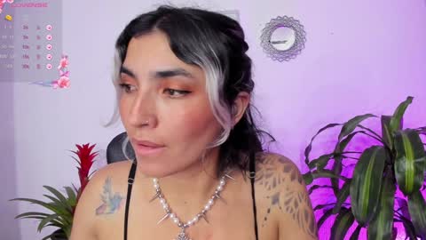 Snapshot of bella_thorne3 chatting on February 8, 2025, 5:18 am Bella online show from February 8, 2025, 5:18 am