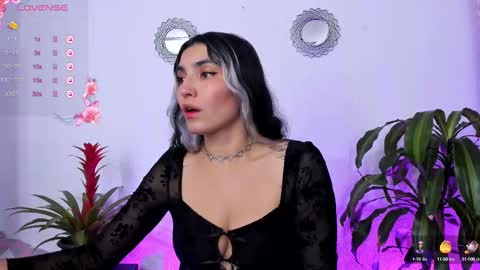 Snapshot of bella_thorne3 chatting on March 7, 2025, 7:49 pm Bella online show from March 7, 2025, 7:49 pm