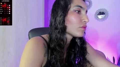 Snapshot of bella_thorne3 chatting on November 19, 2025, 11:16 pm Bella online show from November 19, 2025, 11:16 pm