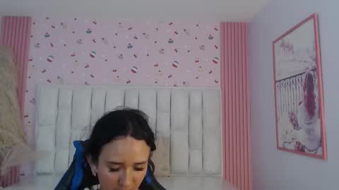 Bella online show from November 12, 2025, 8:08 pm