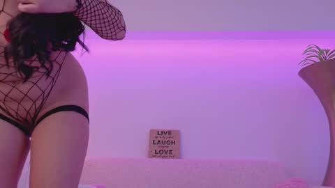 Bella online show from December 3, 2025, 9:46 pm