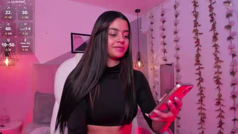 Snapshot of bella_walker_ chatting on December 22, 2025, 8:39 pm BELLA online show from December 22, 2025, 8:39 pm