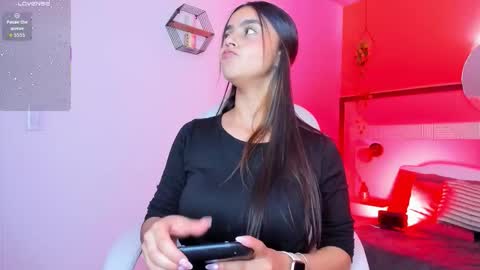 Snapshot of bella_walker_ chatting on February 17, 2026, 8:26 pm BELLA online show from February 17, 2026, 8:26 pm