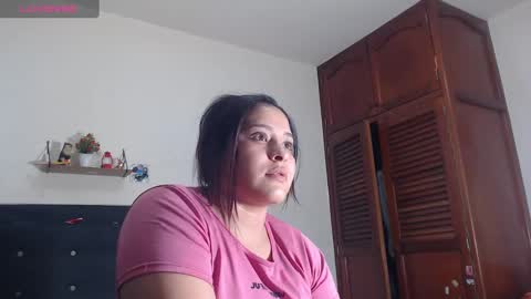 Snapshot of bella_xx9 chatting on December 11, 2024, 9:23 pm bella_xx9 online show from December 11, 2024, 9:23 pm