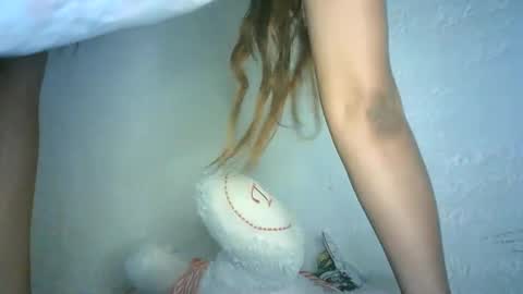 Snapshot of bellabeltra chatting on December 19, 2024, 11:35 pm Bella online show from December 19, 2024, 11:35 pm