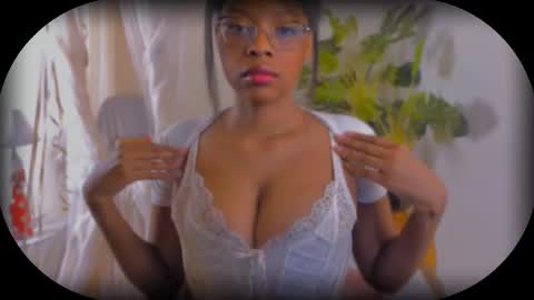 Snapshot of bellablakes18 chatting on September 19, 2025, 4:36 am Bellah Blakes-Sarah Scrumptious Lee online show from September 19, 2025, 4:36 am