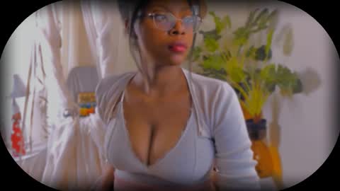 Snapshot of bellablakes18 chatting on September 21, 2025, 7:04 pm Bellah Blakes-Sarah Scrumptious Lee online show from September 21, 2025, 7:04 pm