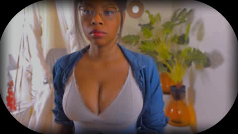 Snapshot of bellablakes18 chatting on September 23, 2025, 1:03 pm Bellah Blakes-Sarah Scrumptious Lee online show from September 23, 2025, 1:03 pm