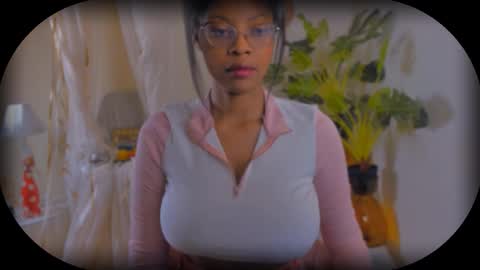 Snapshot of bellablakes18 chatting on October 4, 2025, 3:26 am Bellah Blakes-Sarah Scrumptious Lee online show from October 4, 2025, 3:26 am
