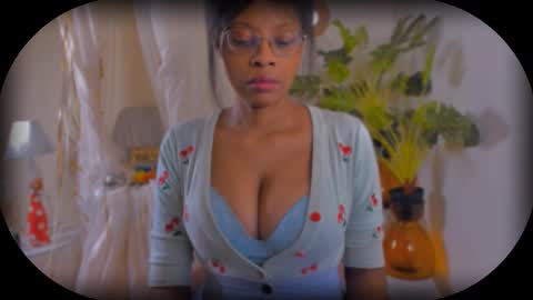 Snapshot of bellablakes18 chatting on October 10, 2025, 2:10 am Bellah Blakes-Sarah Scrumptious Lee online show from October 10, 2025, 2:10 am