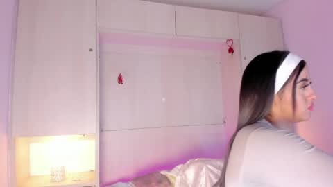  Bella  online show from April 30, 2026, 8:04 pm