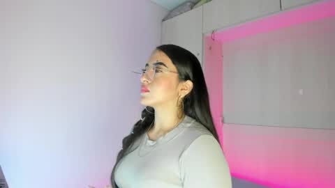  Bella  online show from May 8, 2026, 8:03 pm