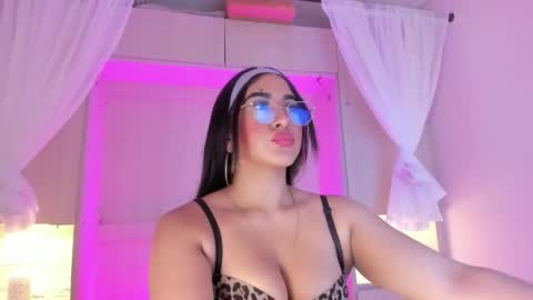  Bella  online show from May 16, 2026, 8:07 pm