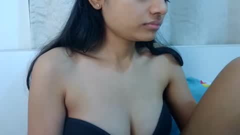 Snapshot of bellacrystall chatting on January 16, 2026, 5:11 am bellacrystall online show from January 16, 2026, 5:11 am