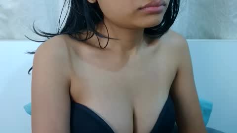 Snapshot of bellacrystall chatting on February 15, 2026, 3:03 am bellacrystall online show from February 15, 2026, 3:03 am
