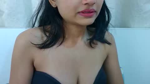 Snapshot of bellacrystall chatting on February 17, 2026, 5:26 am bellacrystall online show from February 17, 2026, 5:26 am