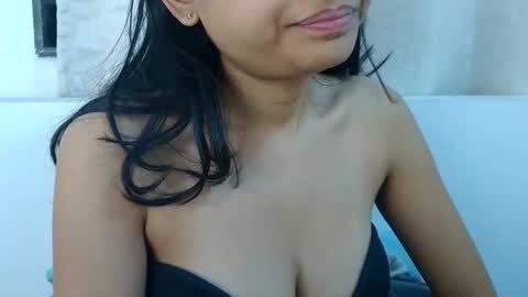Snapshot of bellacrystall chatting on March 1, 2026, 4:25 am bellacrystall online show from March 1, 2026, 4:25 am