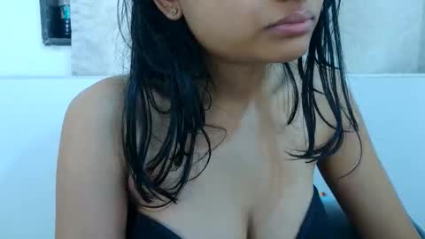 Snapshot of bellacrystall chatting on March 10, 2026, 5:45 am bellacrystall online show from March 10, 2026, 5:45 am