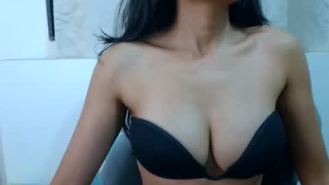 Snapshot of bellacrystall chatting on March 28, 2026, 4:39 pm bellacrystall online show from March 28, 2026, 4:39 pm