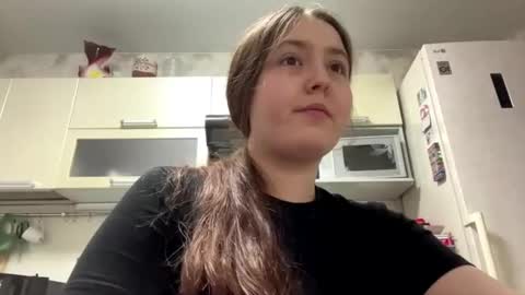 Snapshot of bellahadid8 chatting on December 16, 2025, 6:24 pm Charming Hamster online show from December 16, 2025, 6:24 pm