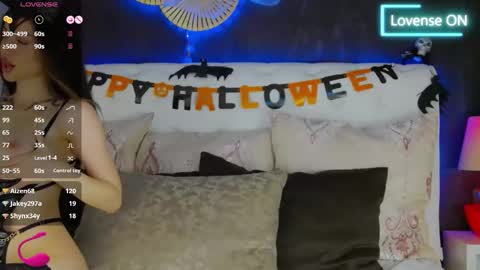 Bella online show from October 31, 2025, 3:13 pm