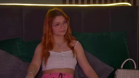 Snapshot of bellamarebelle chatting on September 21, 2025, 4:03 am BellaMarebelle online show from September 21, 2025, 4:03 am