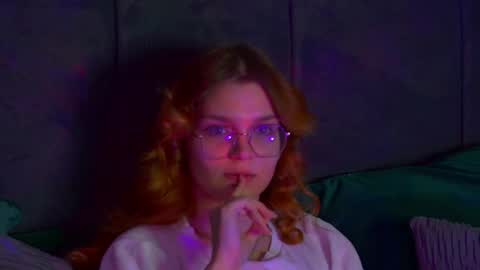 Snapshot of bellamarebelle chatting on October 10, 2025, 4:33 am BellaMarebelle online show from October 10, 2025, 4:33 am