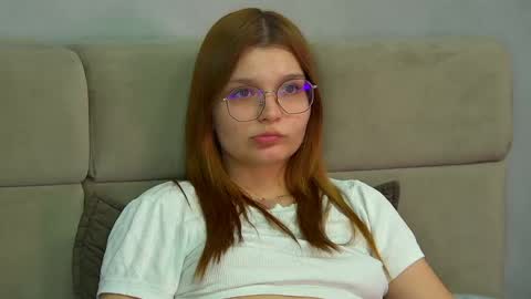 BellaMarebelle online show from April 16, 2026, 9:39 pm