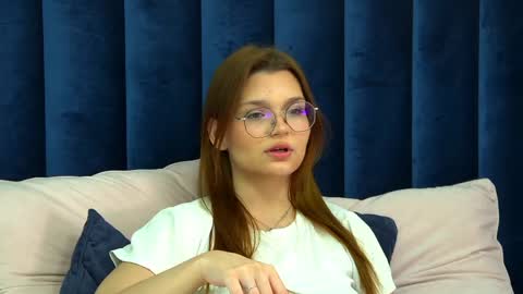 BellaMarebelle online show from April 17, 2026, 5:27 pm