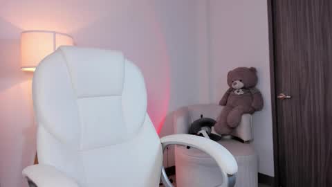 Snapshot of bellamia_ chatting on February 23, 2026, 5:43 pm Bella Mia online show from February 23, 2026, 5:43 pm