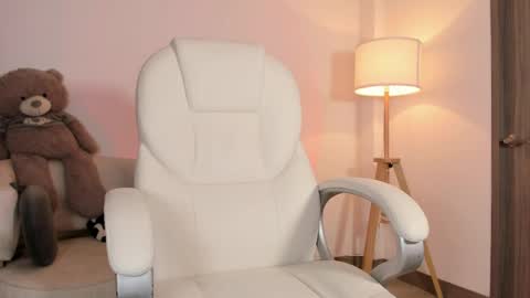 Bella Mia online show from May 4, 2026, 4:19 am