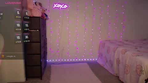 Snapshot of bellamonroee chatting on December 20, 2025, 3:57 am Bella Monroe online show from December 20, 2025, 3:57 am