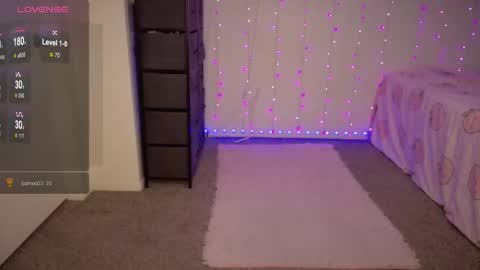 Snapshot of bellamonroee chatting on December 22, 2025, 4:53 am Bella Monroe online show from December 22, 2025, 4:53 am