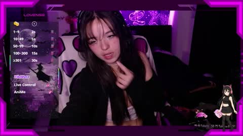 Bella Monteluna online show from December 4, 2025, 11:02 pm