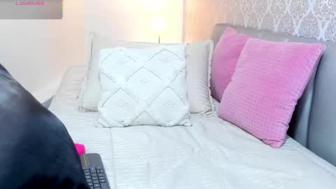 Snapshot of bellanixs chatting on December 20, 2025, 3:35 am Bella Nix big tits online show from December 20, 2025, 3:35 am