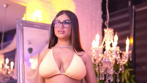 Snapshot of bellanoirre chatting on October 2, 2025, 5:09 pm Bella online show from October 2, 2025, 5:09 pm
