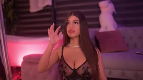 Bella online show from December 15, 2025, 6:45 pm