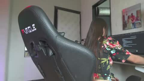 Snapshot of bellapazzia13 chatting on March 3, 2025, 5:50 pm online show from March 3, 2025, 5:50 pm