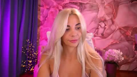 Bella online show from September 17, 2025, 7:59 pm