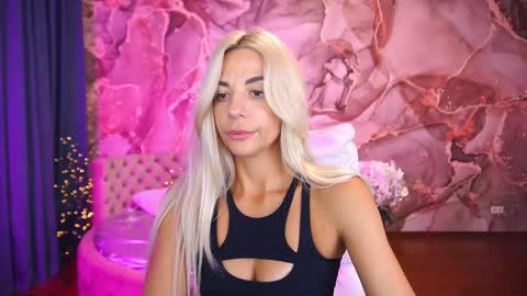 Bella online show from September 22, 2025, 7:49 pm